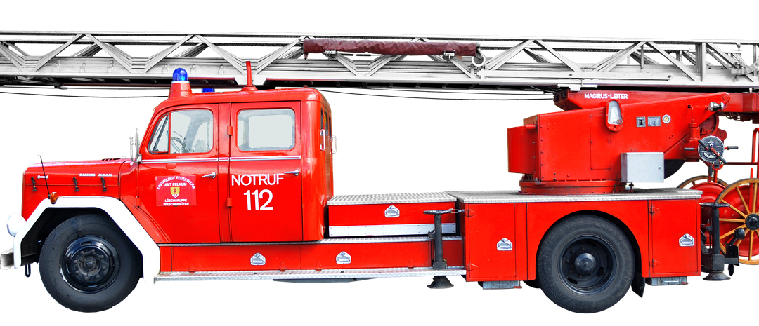 Dinas Damkar Berau Tangani Pohon Tumbang di SPBU